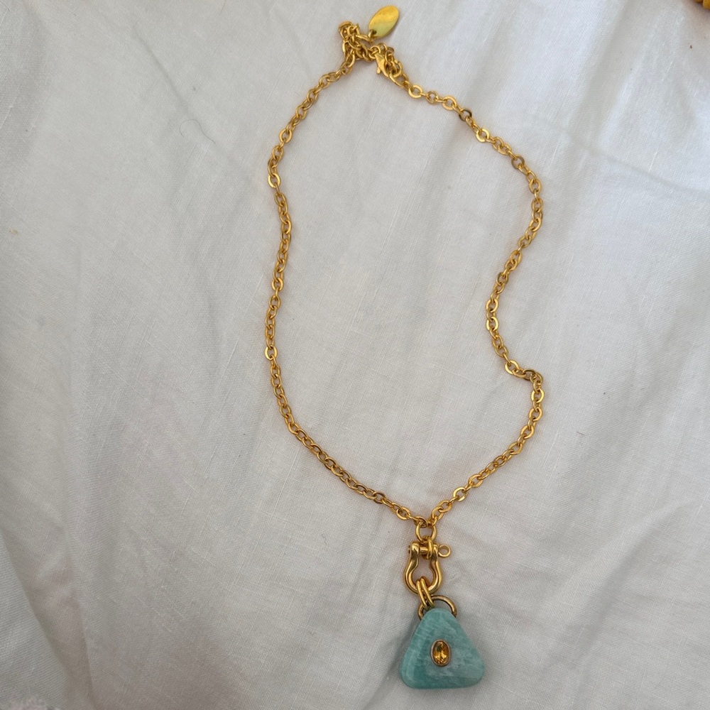 Chic Gold and Green Pendant Necklace